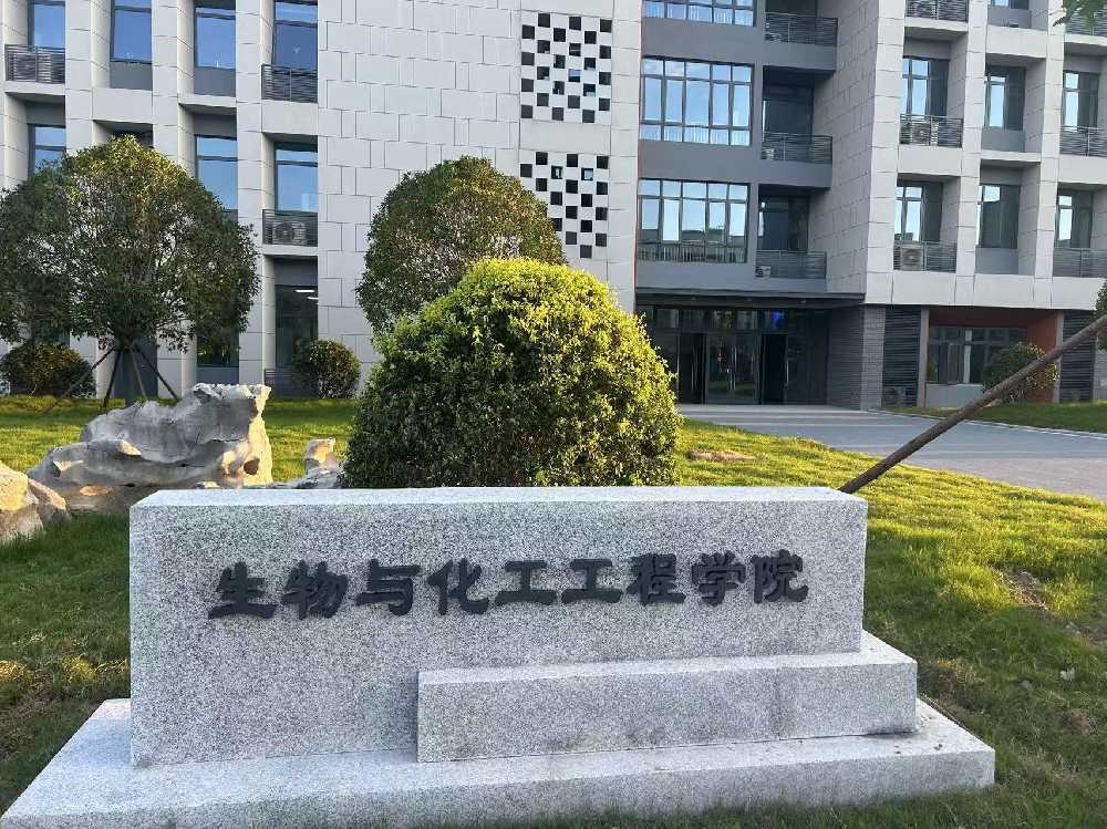 阿瓦提县扬州职业大学体育场高杆灯项目